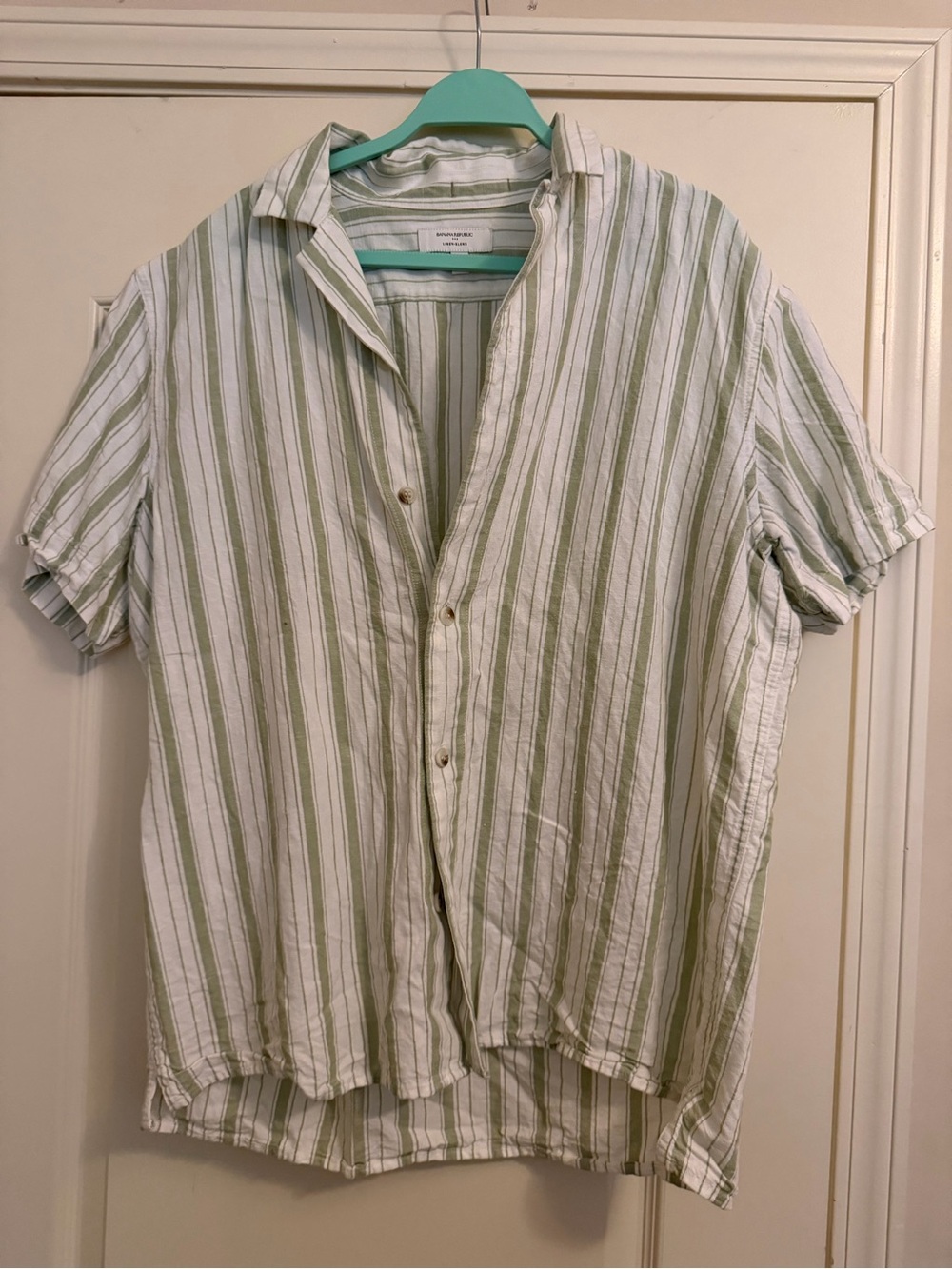 Men's Short-Sleeve Button-Up Shirt in White and Light Green Stripe